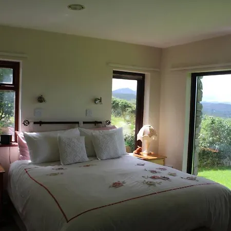 Private Thatched - With Views Ferienhaus