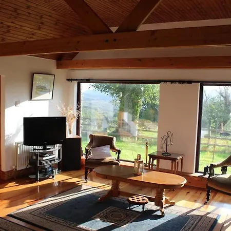 Ferienhaus Private Thatched - With Views *