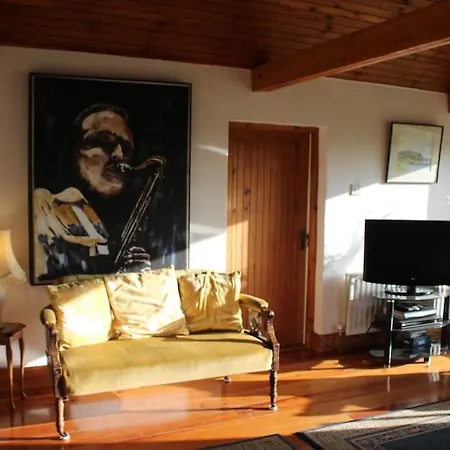Ferienhaus Private Thatched - With Views
